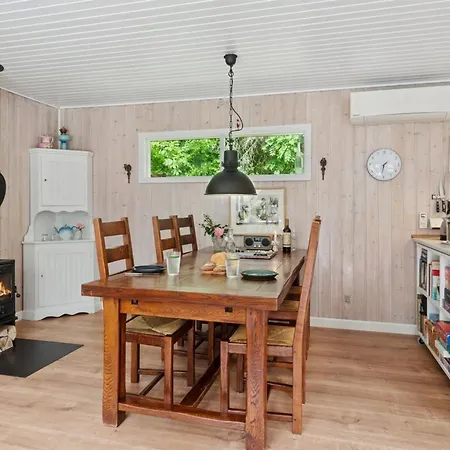 Nette - 100m From The Sea By Interhome Nyaraló
