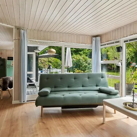 Nette - 100m From The Sea By Interhome Nyaraló